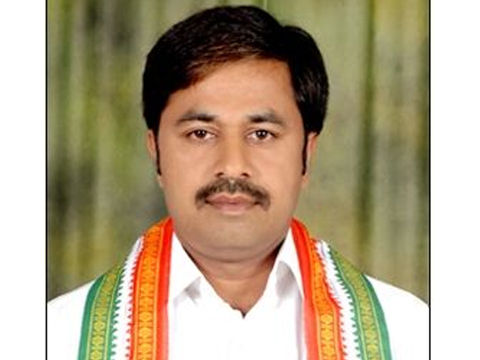 Congress leader Eluri Ramachandra Reddy demands 2,000 cr for Veligonda