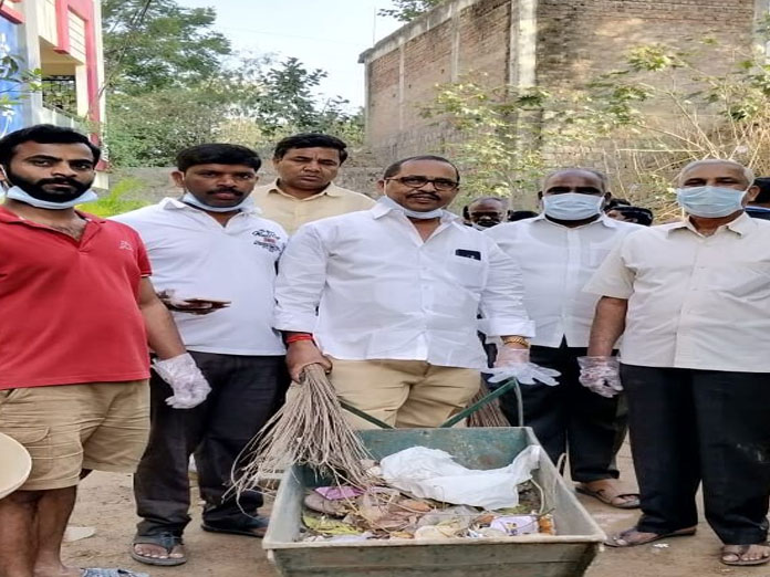 Corporator takes part in Swachh drive