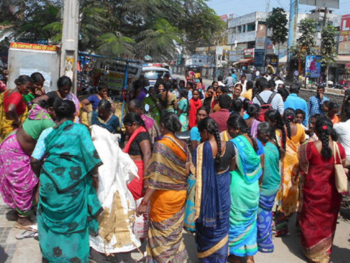 Stampede like situation at CMR mall in Siddipet as it offered saree for Rs 10