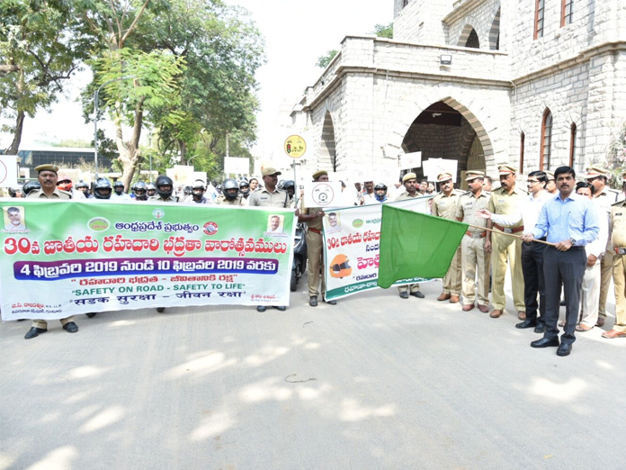 Helmet rally organised in Guntur