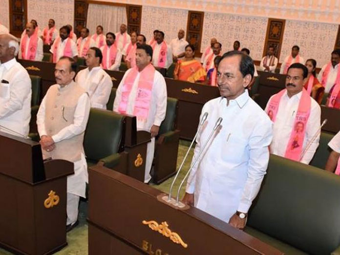 Assembly pays tributes to former members