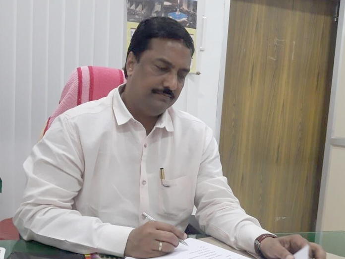 New AC N Narasimha Rao takes charge in kakinada