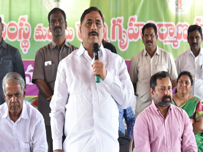 Kala Venata Rao questions KCR on Jagan’s illegal buildings 