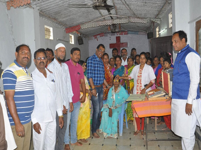 Spectacles distributed for Kanti Velugu