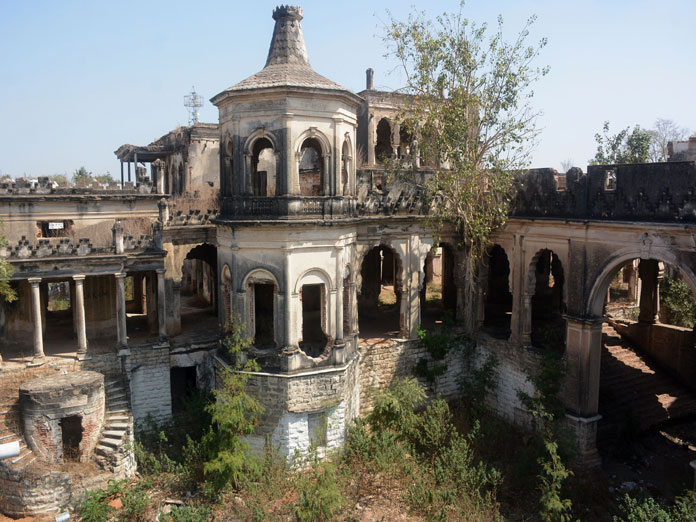 Monumental neglect of a majestic mansion