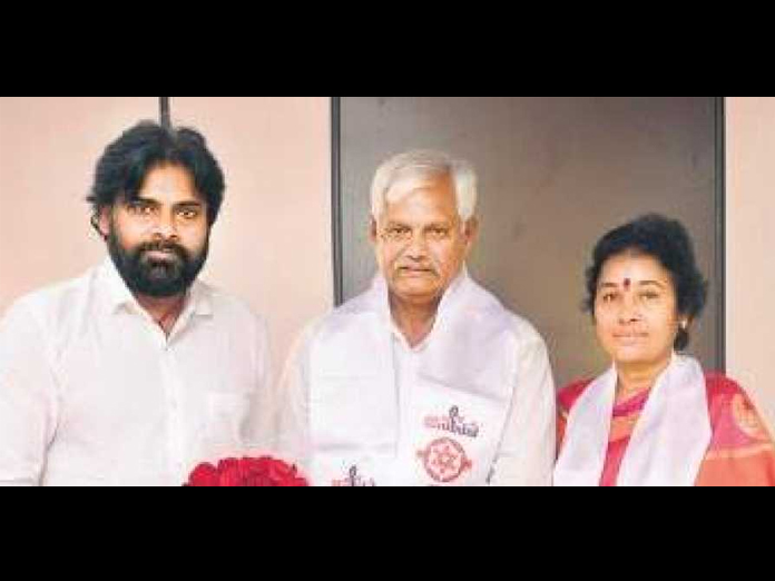 Pawan Kalyan felicitates couple Sambasiva Rao and Vijaya Kumari in Guntur