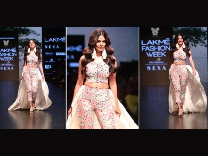 Petta Girl Malavika Mohanan Turns Show Stopper At LFW