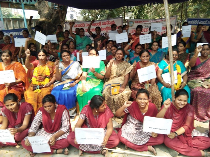 Part-time lecturers stage protest in Vijayawada