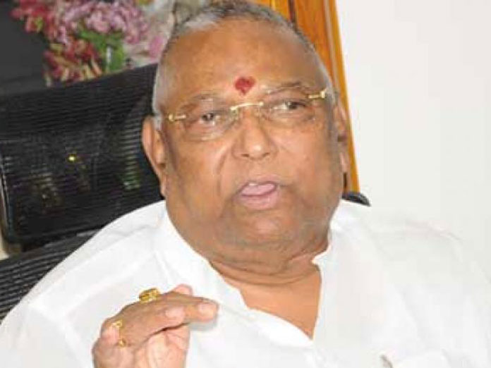 TS govt arm-twisting AP leaders to switch parties: Rayapati