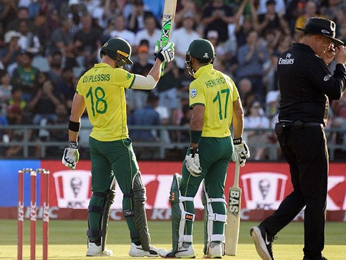 South Africa win first T20I to end Pakistan winning streak