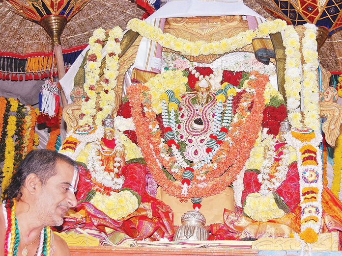 Huge rush at Narasimha Swamy temple in Rajamahendravaram