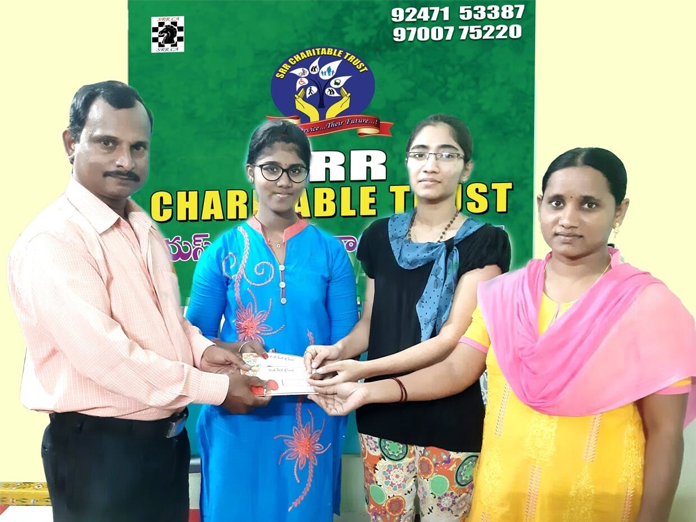Chess players given cash prize in Vijayawada