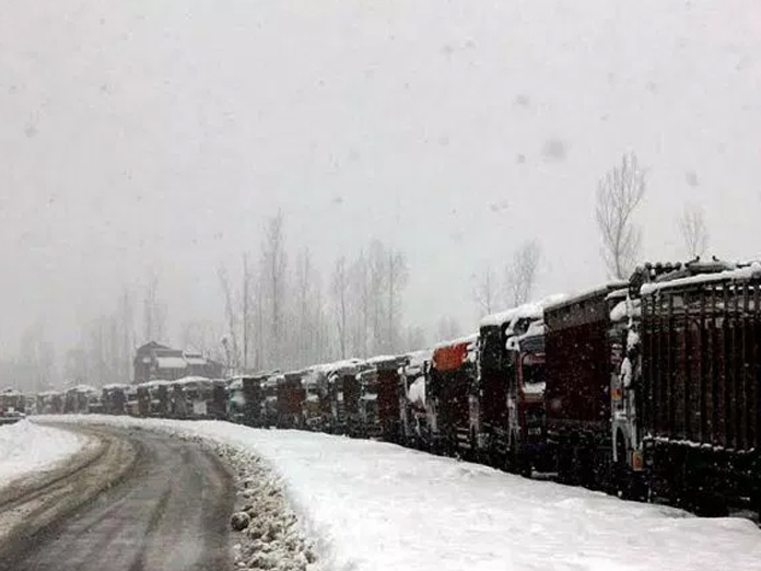 Srinagar-Jammu Highway closed, flights cancelled due to snowfall