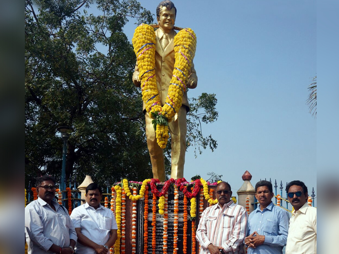 Comedian Rajababu remembered in Rajamahendravaram