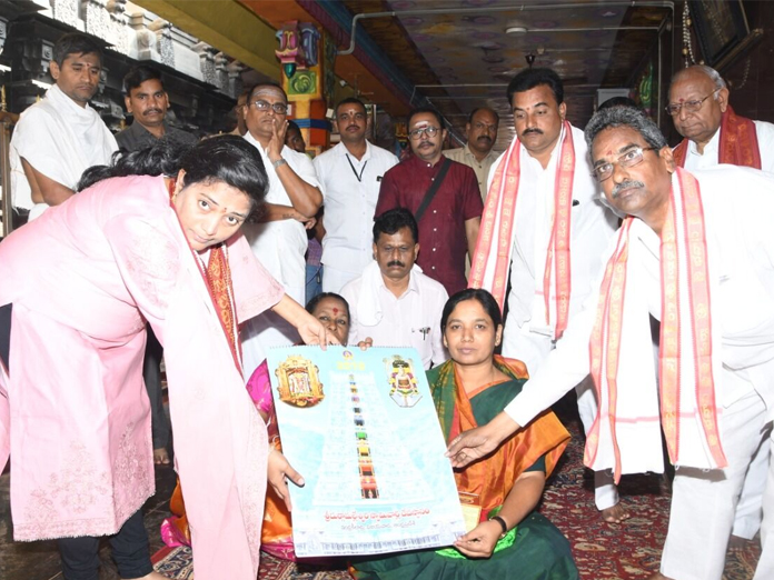 Minister Paritala Sunita visits Durga Temple in Vijayawada