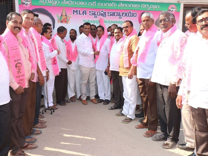 50 Congress activists join TRS
