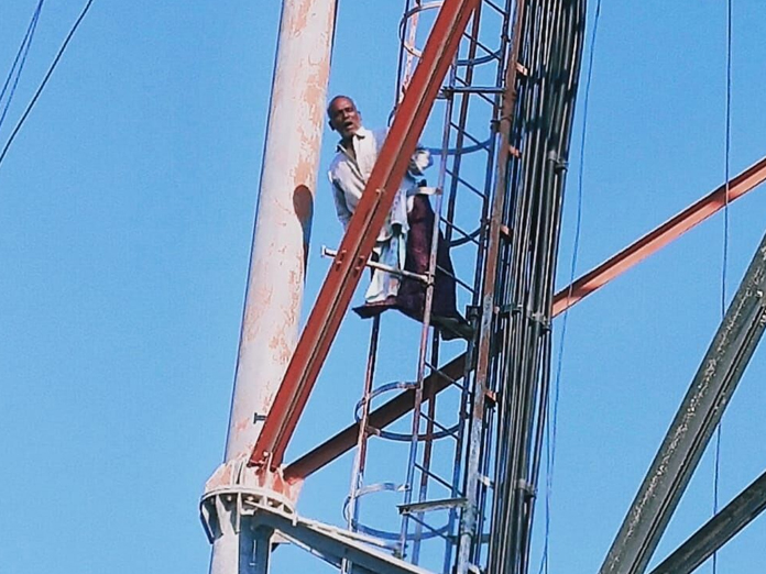 Farmer climbs tower, threatens to end life in Gurazala town