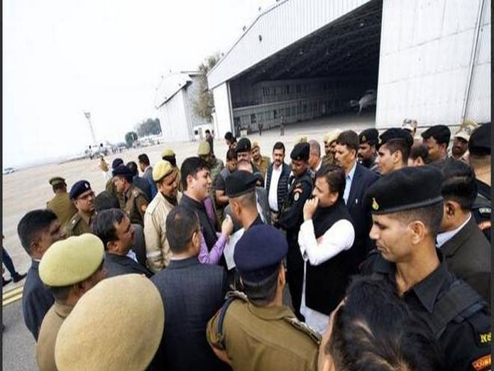 Akhilesh Yadav ‘stopped’ at airport; an undemocratic step, says Mayawati