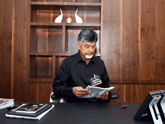 Andhra CM wears black shirt to protest against Centre