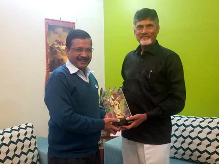 Chandrababu Naidu Meets Arvind Kejriwal Over Mahagathbandhan