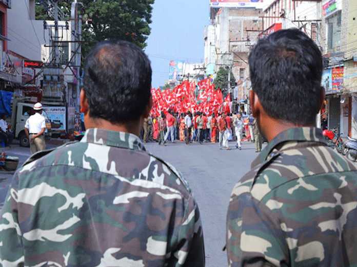 Bandh in Vizag received mixed response after the left party leaders arrested