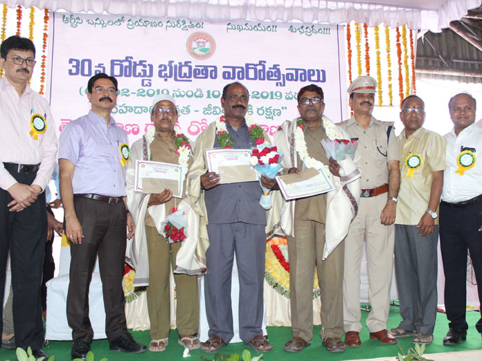 Only best services win public recognition: TSRTC director