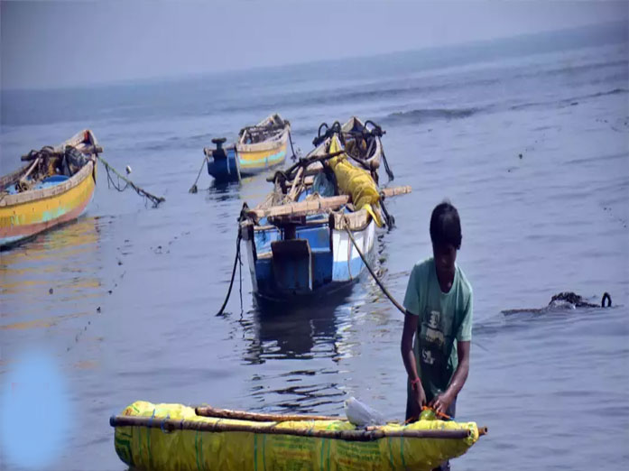 Boating stopped at Karanji Lake as Water level drops