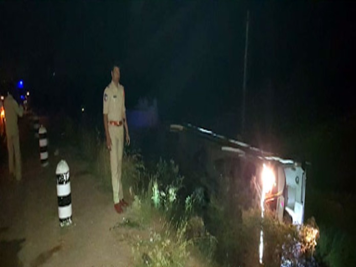 18 injured as RTC bus turns turtle in Nalgonda