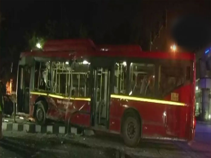 1 killed, 13 injured in Delhi bus accident