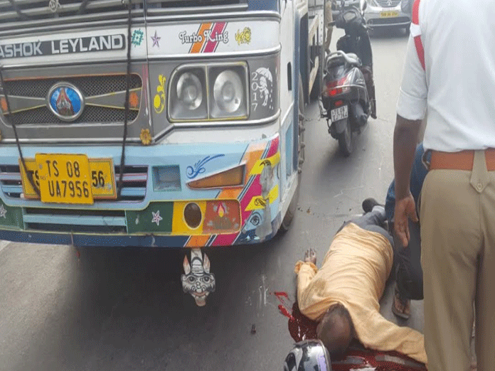 A senior citizen died in a road accident at Uppal- Habsiguda main road