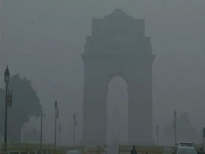Cold, misty Sunday morning in Delhi