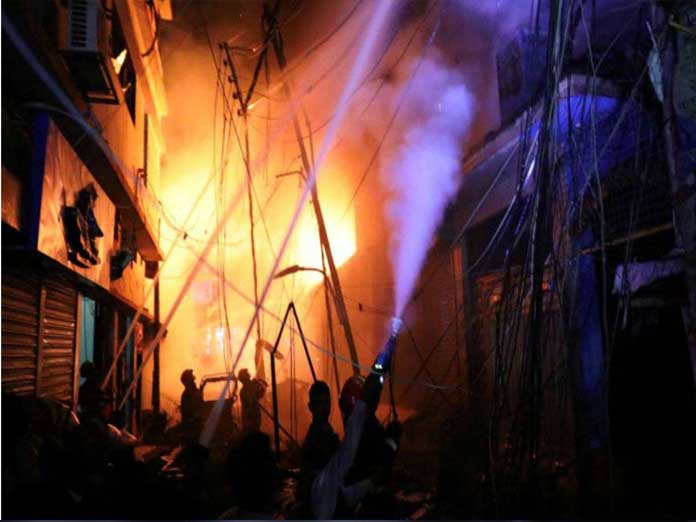 Bangladesh: Fire in chemical warehouse kills 69