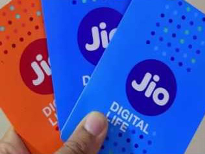 Reliance Jio sends message ‘missing you’ to Airtel, Vodafone