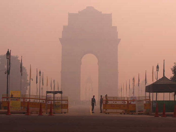 Cold morning in Delhi as mercury falls to 6.8 deg C