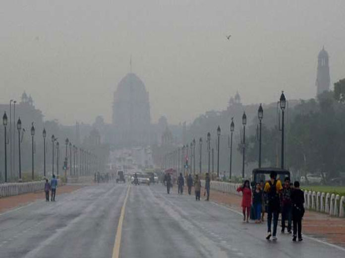 Misty Sunday morning in Delhi