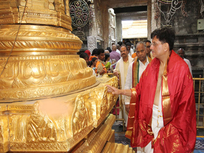 Piyush Goyal prays at Lord Venkateswara temple