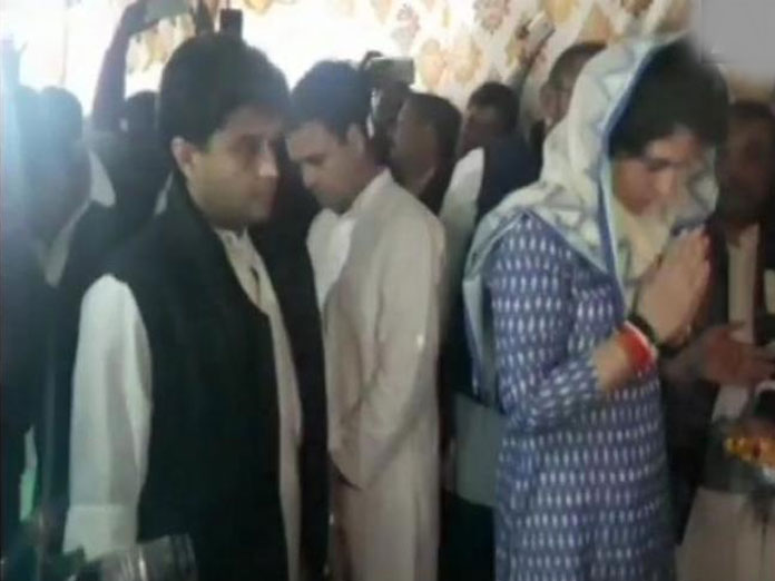 Rahul along with Priyanka, Scindia visits families of Pulwama martyrs in UP