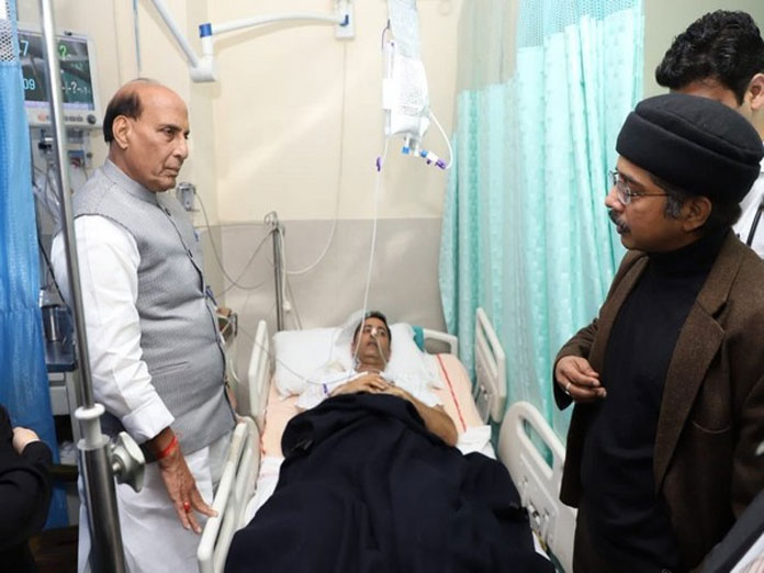 Rajnath visits injured J&K Police DIG at AIIMS