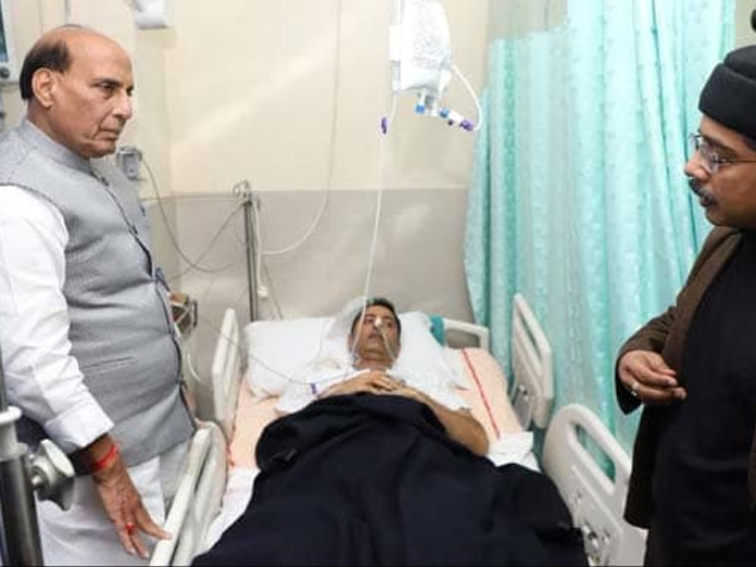 Rajnath Singh Visits Cop Injured In Jammu And Kashmir Pulwama Encounter
