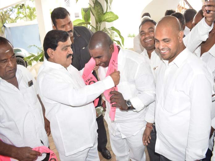 Cong, CPI sarpanches switch over to TRS
