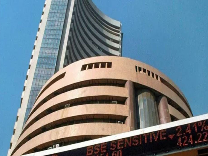 Market extends losses as India-Pak tension escalates