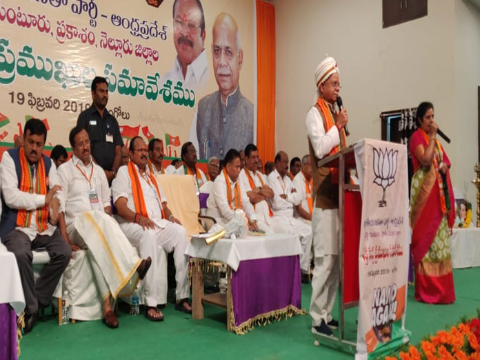 Chandrababu Naidu joined hands with Congress to continue corruption: Shukla