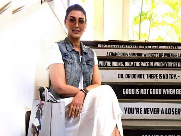 Sonali Bendre returns to work after cancer treatment