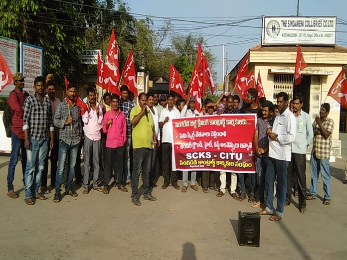 CITU seeks regularisation of SCCL contract staff, stages protest