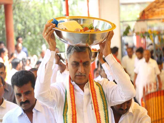 Harish Rao offers silk robes to Lord