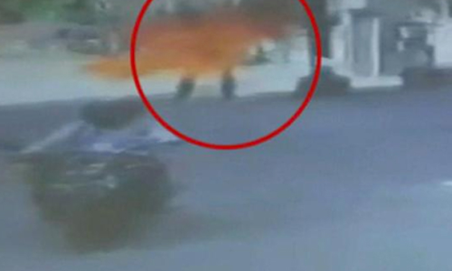 Hyderabad: Man sets himself ablaze on road