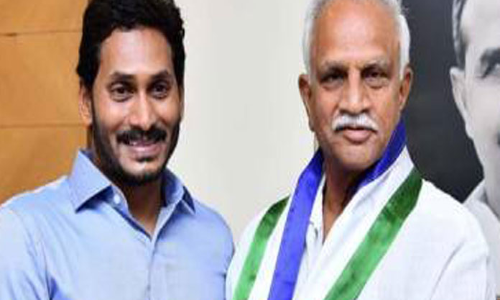 Balavardhan Rao joins YSRCP, brother to follow suit today