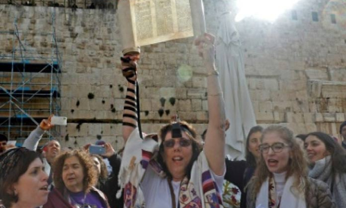 Ultra-Orthodox Jews attack reformers at Jerusalem holy site