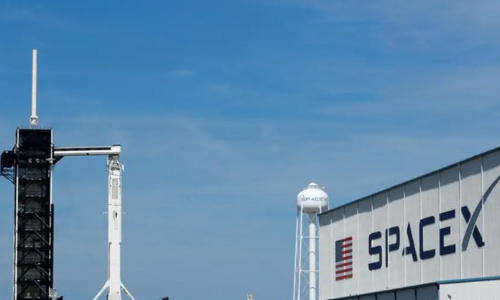 Elon Musk\s SpaceX capsule splashes down off Florida coast