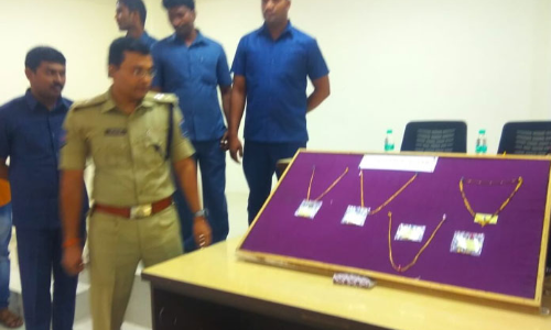 Notorious chain-snatcher arrested, gold ornaments seized